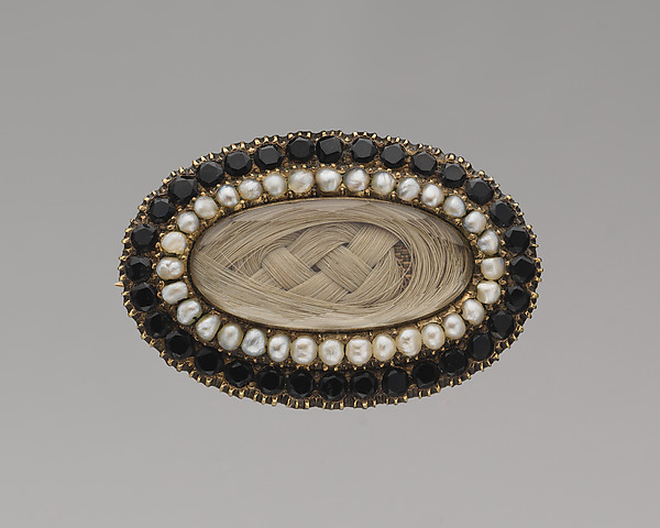 A delicate Belle Époque diamond and natural pearl pendant necklace with garland motifs.